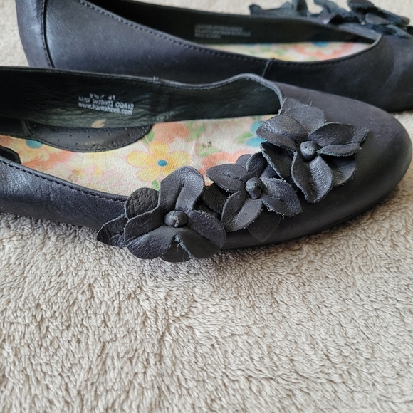 Born black leather flats size 9.5​ - Picture 6 of 13